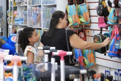 Procon fecha o cerco contra abusos no material escolar e faz visitas as escolas da rede privada