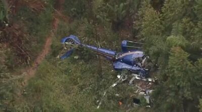 Helicóptero cai na Grande SP e duas pessoas morrem; uma criança e o piloto são resgatados com vida