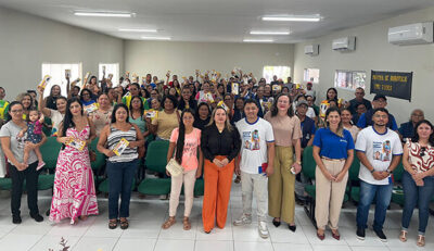 Reunião com Agentes Comunitários de Saúde fortalece ações de assistência e entrega de aparelhos de pressão em Araioses