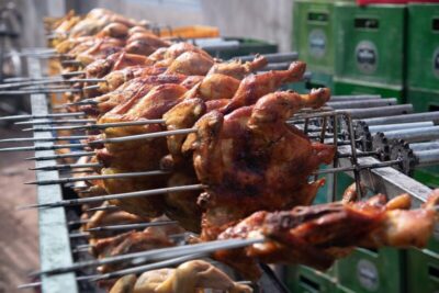 Estudo indica que o consumo de poucas porções de frango por semana pode aumentar risco de morte em 27%; entenda