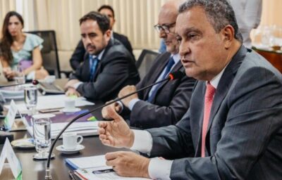Brasil vive sob ataque especulativo do mercado, diz Rui Costa