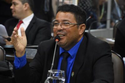 Sá Marques solicita o rateio da sobra do Fundeb para todos os professores