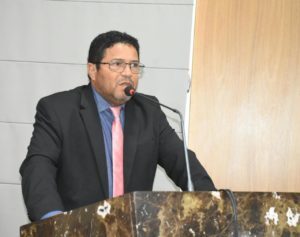 Em comemoração ao Dia do Enfermeiro, vereador Sá Marques protestou pela falta de compensações salariais aos profissionais de saúde em plena pandemia do Covid-19…