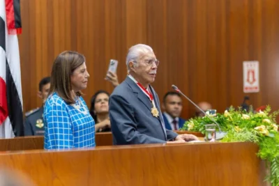 ‘Missão do político é servir’, diz José Sarney ao receber homenagem