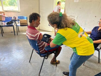 Saúde itinerante leva atendimento à Ilha do Goiabal com consultas, vacinas e medicamentos