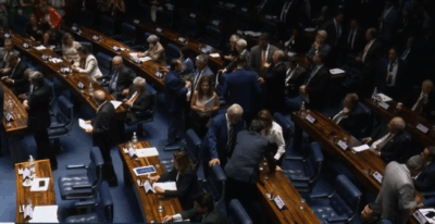 Fim da reeleição enfrenta resistência e pode atrasar no Senado