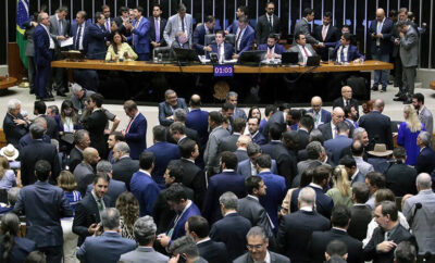 Mais gastos: Senado vota projeto que amplia número de deputados