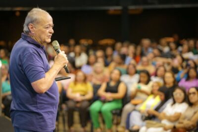 Prefeito Silvio Mendes reúne servidores, ouve demandas e anuncia ações para Educação