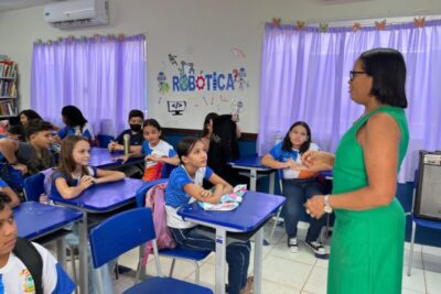 Sindicato e professores do município pedem 15% de reajuste no salário base da categoria