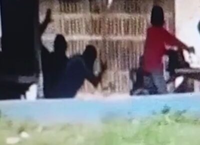 Assista! Policiais militares são flagrados agredindo um homem, em Zé Doca