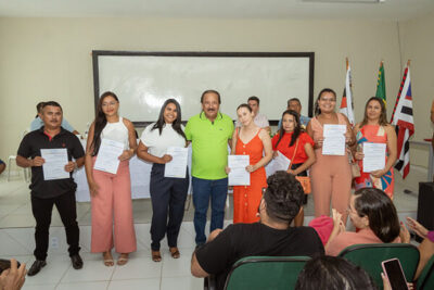 Prefeito Neto Carvalho participa de solenidade de entrega de portarias para gestores das escolares araiosenses
