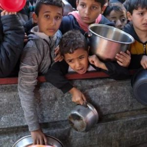 Reino Unido anuncia esforços para evacuar crianças de Gaza e fornecer tratamento médico