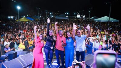 Eudes Barros é ovacionado na celebração do vigésimo nono aniversário da cidade de Raposa