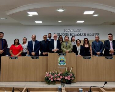 Câmara homenageia padres e secretária de Educação com Título de Cidadão Timonense