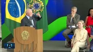 Lula faz comentário machista sobre Gleisi Hoffmann e gera críticas no Congresso
