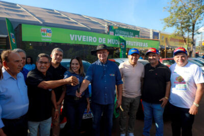 Brandão visita obras, recebe homenagem e entrega veículos durante abertura da 55ª Expoimp