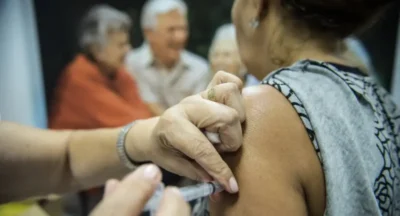 Gripe: estados e municípios devem iniciar vacinação assim que receberem as doses do imunizante, recomenda MS