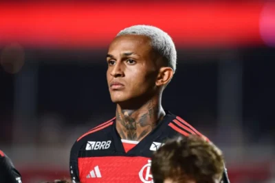Flamengo acerta venda de lateral-direito maranhense para a Roma por até R$ 193 milhões