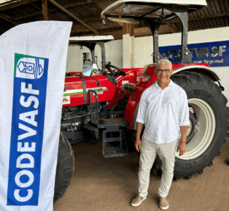 Prefeito Zé Martins garante trator, plantadeira, grade aradora e carreta para fortalecer agricultura familiar de Bequimão