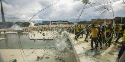 Condenada pelo 8/1 é presa ao chegar no Brasil em voo de deportados