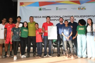 Felipe Camarão participa de entrega de quadra reformada no IFMA e caminhões para comunidades quilombolas em Alcântara