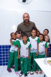 Roberto Costa entrega mais uma escola reformada e climatizada em Bacabal