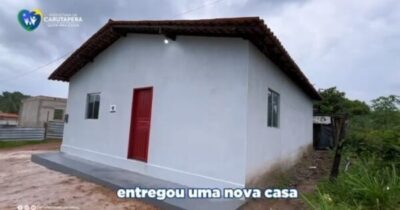 PREFEITO AMIN QUEMEL DE CARUTAPERA ENTREGA CASA PARA FAMÍLIA LOCAL.