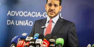 AGU pede à Meta exclusão de chatbots que promovem erotização infantil