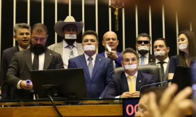 Oposição ocupa plenários por anistia a 8/01 e impeachment de Moraes