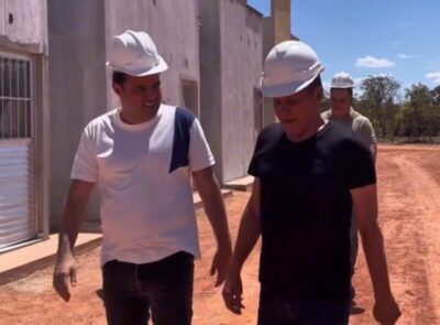Deputado Leandro Bello visita obras dos residenciais Napoleão Guimarães e Maria Fernandes em Timon