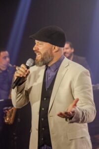 Villa do Vinho Bistrô celebra 12 anos com show de Sampél e rodízio de vinhos