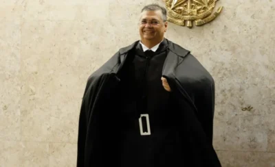 Parlamentares de direita miram impeachment de Dino, além de Moraes