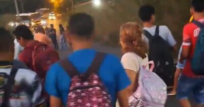 Vídeo: População de Bom Jardim desmonta bloqueio feito por intervenção politiqueira