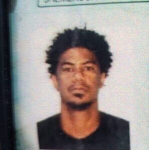 Um motociclista identificado como Jhemerson Braga Santos, de 38 anos, morreu após colidir contra um poste na avenida São Sebastião, no bairro Anil, em São Luís. O acidente ocorreu por volta das 4h da manhã desta quinta-feira (7).