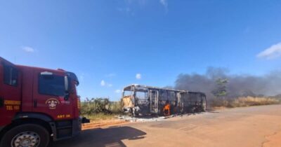 Momento de terror: criminosos ateiam fogo em ônibus na zona rural de São Luís; não houve feridos