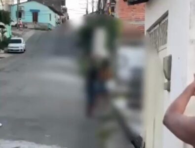 Sem medo, homem agride companheira com socos e pontapés no meio da rua, no bairro Alemanha, em São Luís