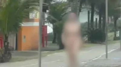 Mulher presa nua após matar pai com 20 facadas diz que se prostituía por influência dele