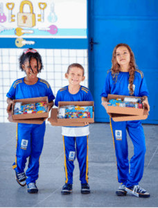 Com entrega de kits escolares e fardamento completo prefeito Rafael Brito reforça compromisso com a educação em Timon