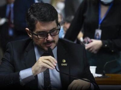 Moraes autorizou que o senador Marcos do Val ,extrapole o horário imposto para recolhimento noturno