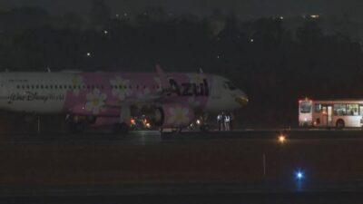 Influenciador de viagens afirma que ameaça de bomba em avião da Azul foi treinamento