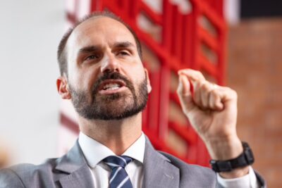Eduardo Bolsonaro pede a Motta para exercer mandato dos EUA
