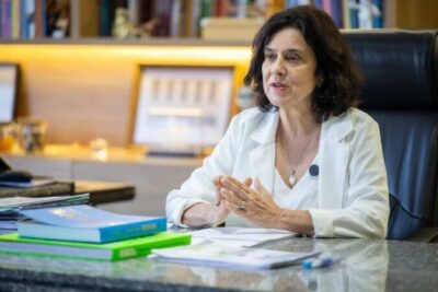 Cresce a Pressão pela Saída de Nísia Trindade do Ministério da Saúde