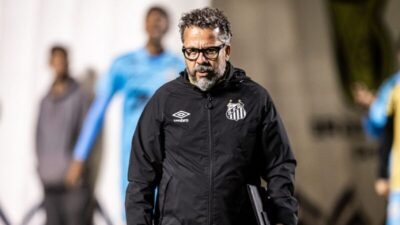Após goleada histórica para o Vasco, Santos demite Cléber Xavier