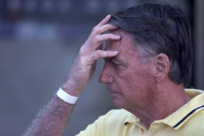 Bolsonaro apresenta infecções pulmonares e esofagite, mas não precisará de cirurgia