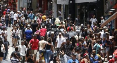 População brasileira chega a 213,4 milhões em julho de 2025