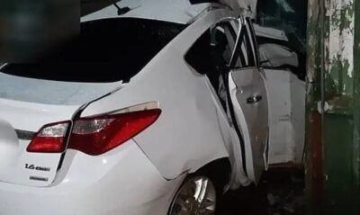 Motorista bate em poste na madrugada desta sexta-feira 25