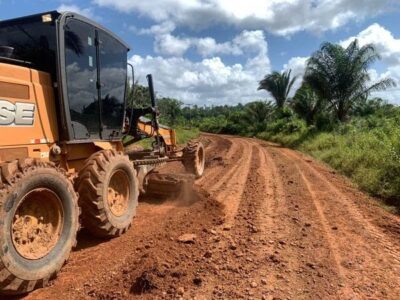 Cândido Mendes : Prefeitura segue recuperando estradas vicinais no Município