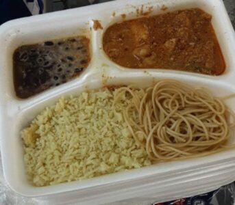 Pacientes denunciam comida estragada servida no Hospital HCI em São Luís