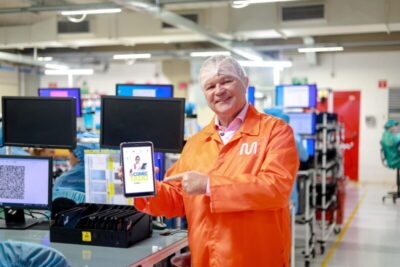 Brandão visita fábrica da Multi que produzirá tablets e chromebooks para alunos e professores da rede estadual