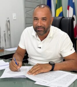 Bacabal: Roberto Costa assina contrato para início da construção das primeiras unidades habitacionais do Minha Casa Minha Vida